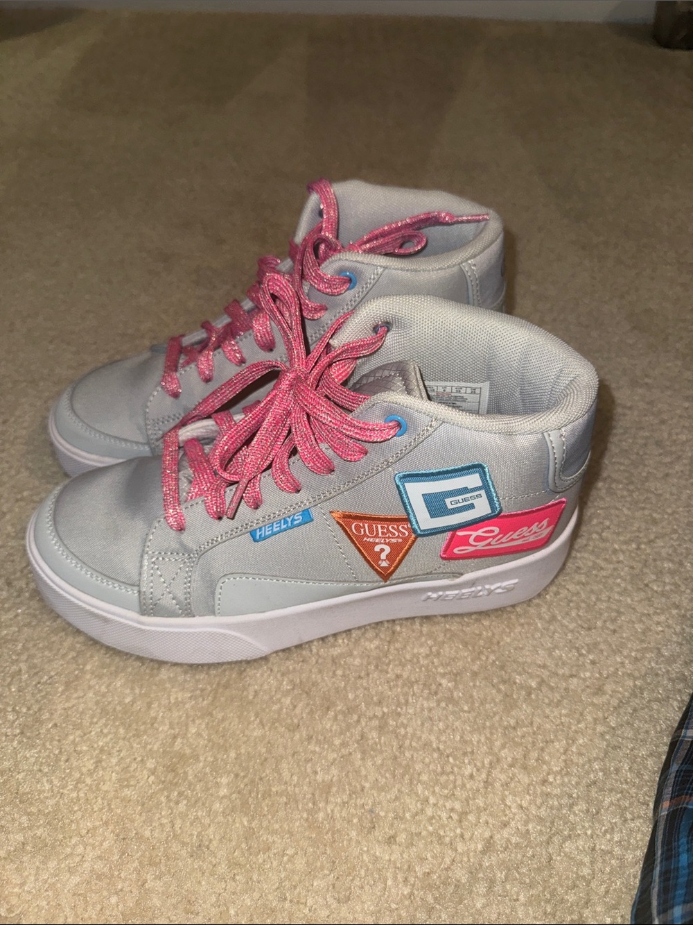 Heelys Kids Light Gray Sneakers with Pink Laces and Multicolor Patches